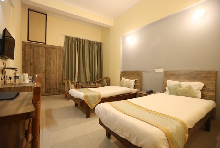 Hotel Krishna Palace Ayodhya Dış mekan fotoğraf