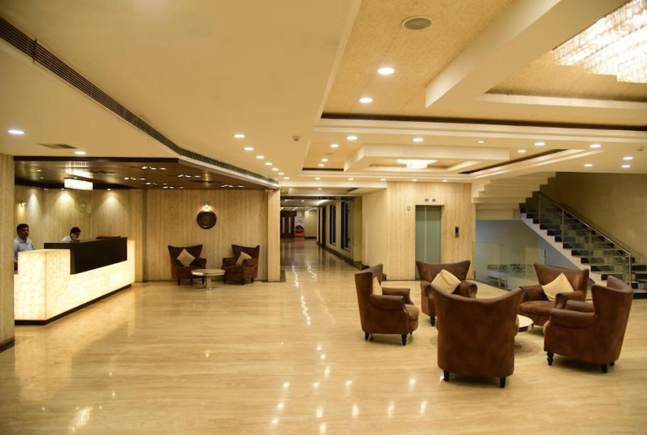 Hotel Krishna Palace Ayodhya Dış mekan fotoğraf