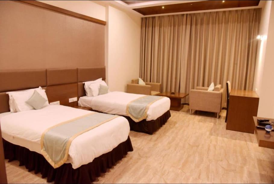 Hotel Krishna Palace Ayodhya Dış mekan fotoğraf