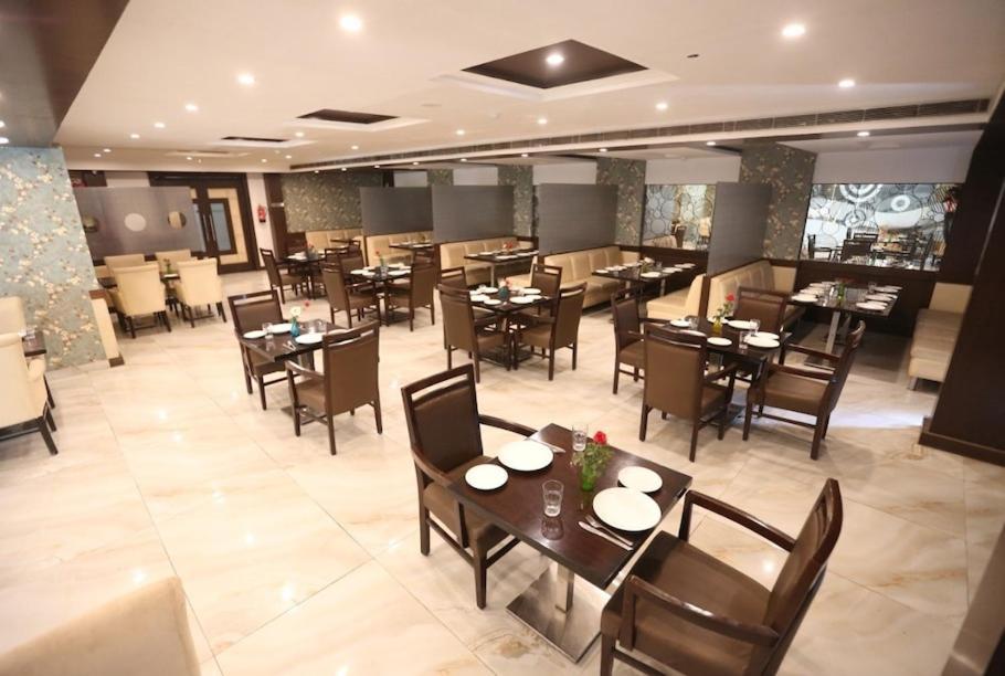 Hotel Krishna Palace Ayodhya Dış mekan fotoğraf