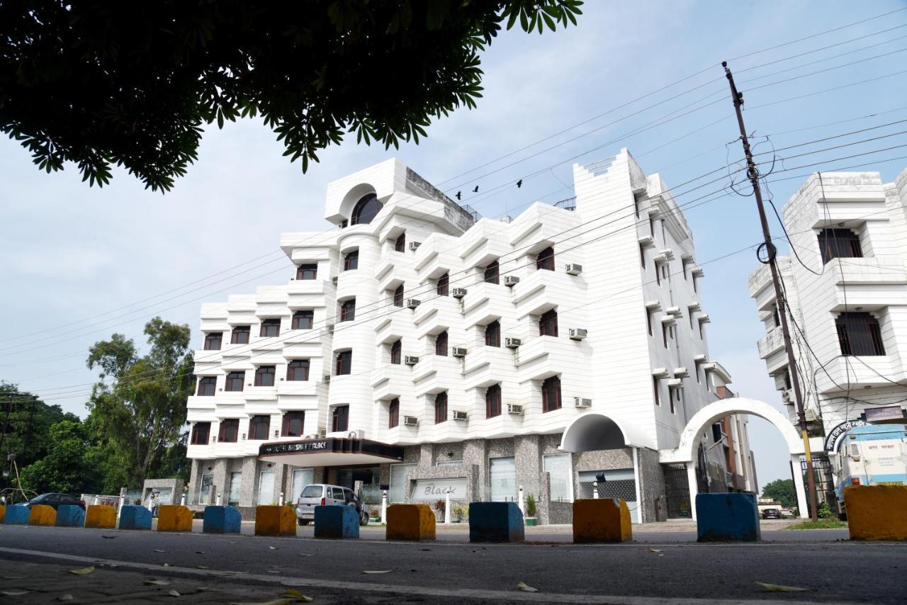 Hotel Krishna Palace Ayodhya Dış mekan fotoğraf